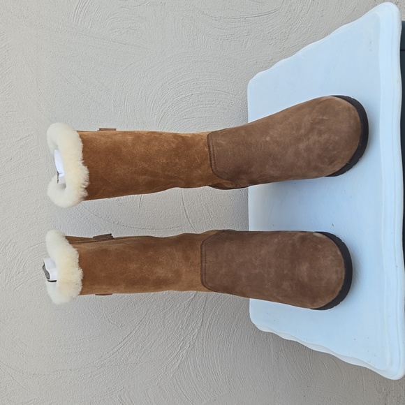 Ugg boots - Picture 1 of 13